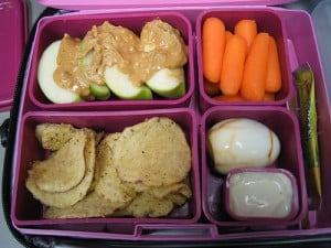 packing healthy school lunches