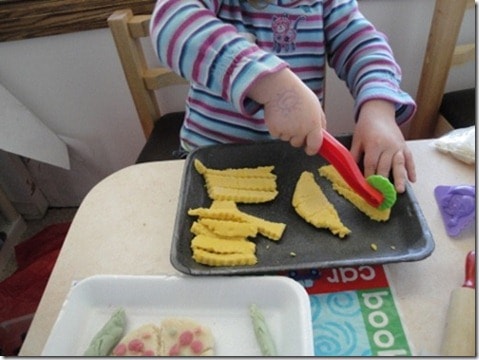 homemade playdough natural food coloring (11) (475x356)