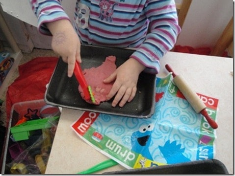 homemade playdough natural food coloring (5) (475x356)