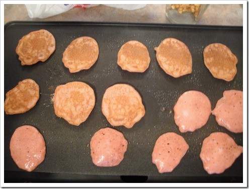 pink pancakes natural food coloring (1) (475x356)