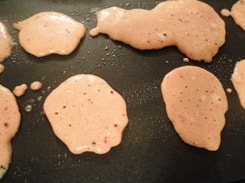 pink pancakes natural food coloring (8) (475x356)