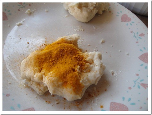 playdough natural food coloring (4) (475x356)