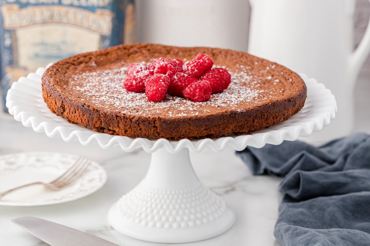 Whether you're gluten free or not, you should try this flourless chocolate cake. flourless chocolate cake with raspberries