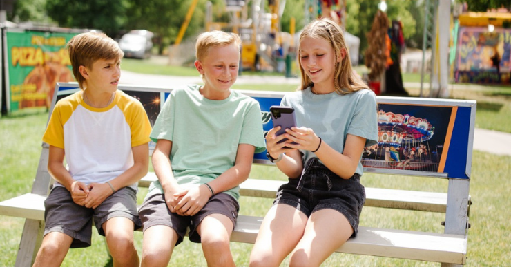 kids with Troomi phone